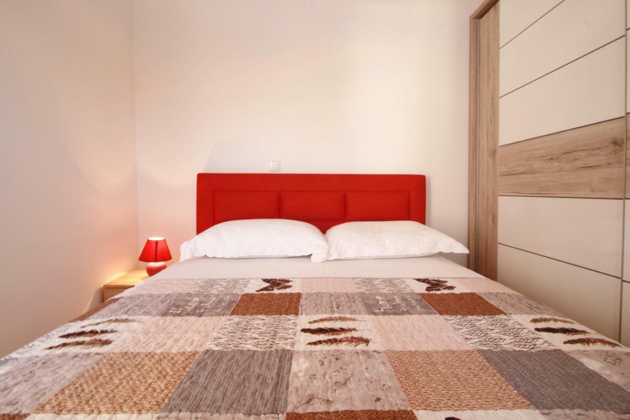 Apartment Sara With Seaview Petrcane Εξωτερικό φωτογραφία