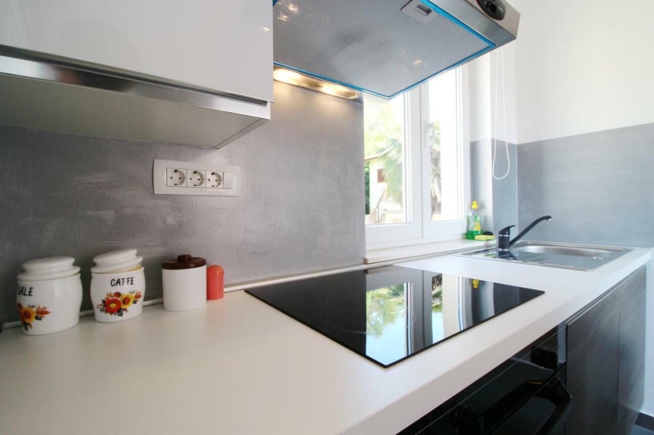 Apartment Sara With Seaview Petrcane Εξωτερικό φωτογραφία