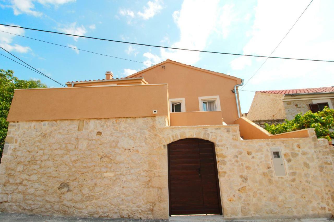 Apartment Sara With Seaview Petrcane Εξωτερικό φωτογραφία