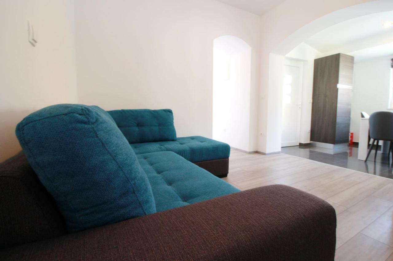 Apartment Sara With Seaview Petrcane Εξωτερικό φωτογραφία
