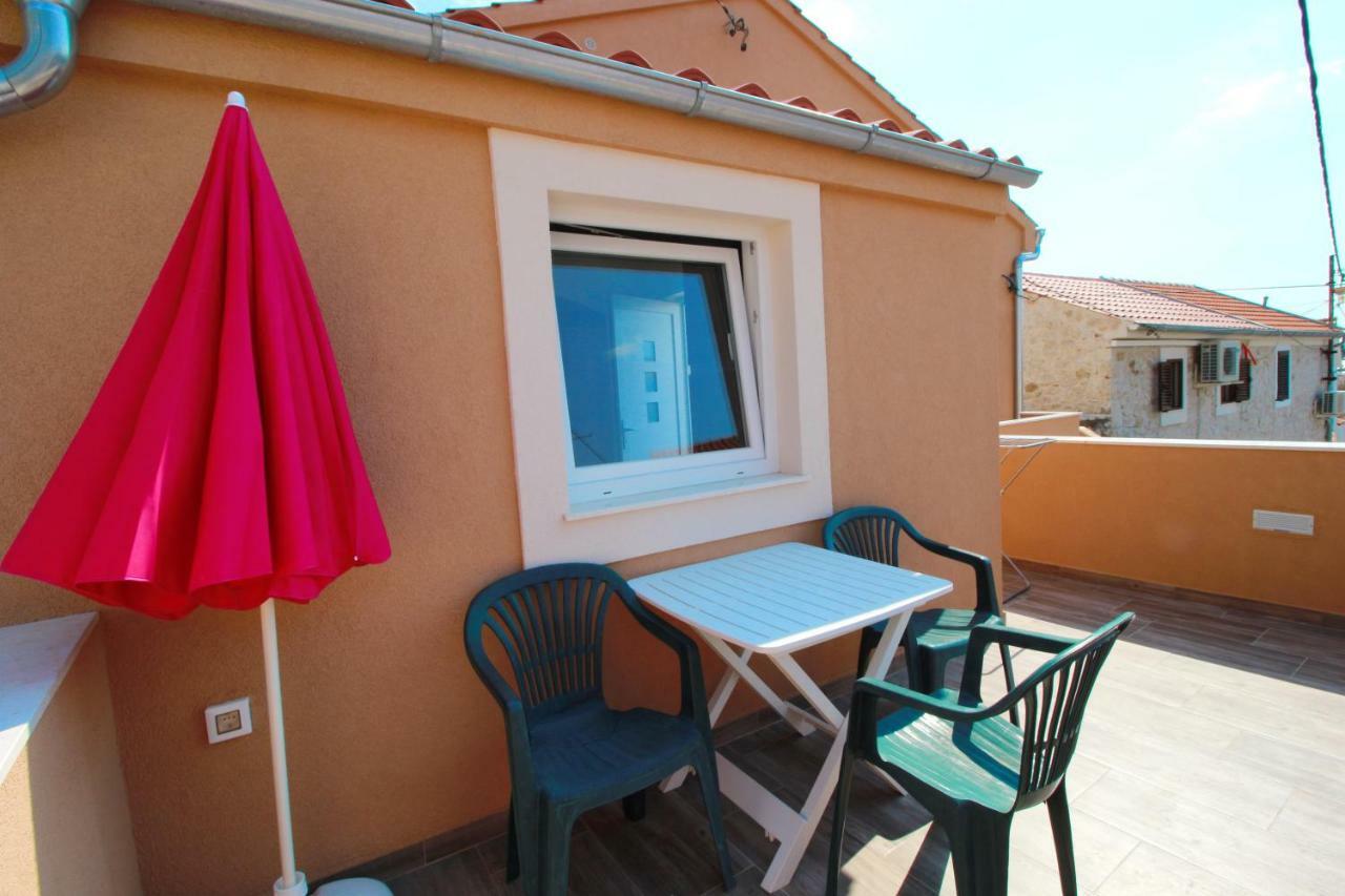 Apartment Sara With Seaview Petrcane Εξωτερικό φωτογραφία