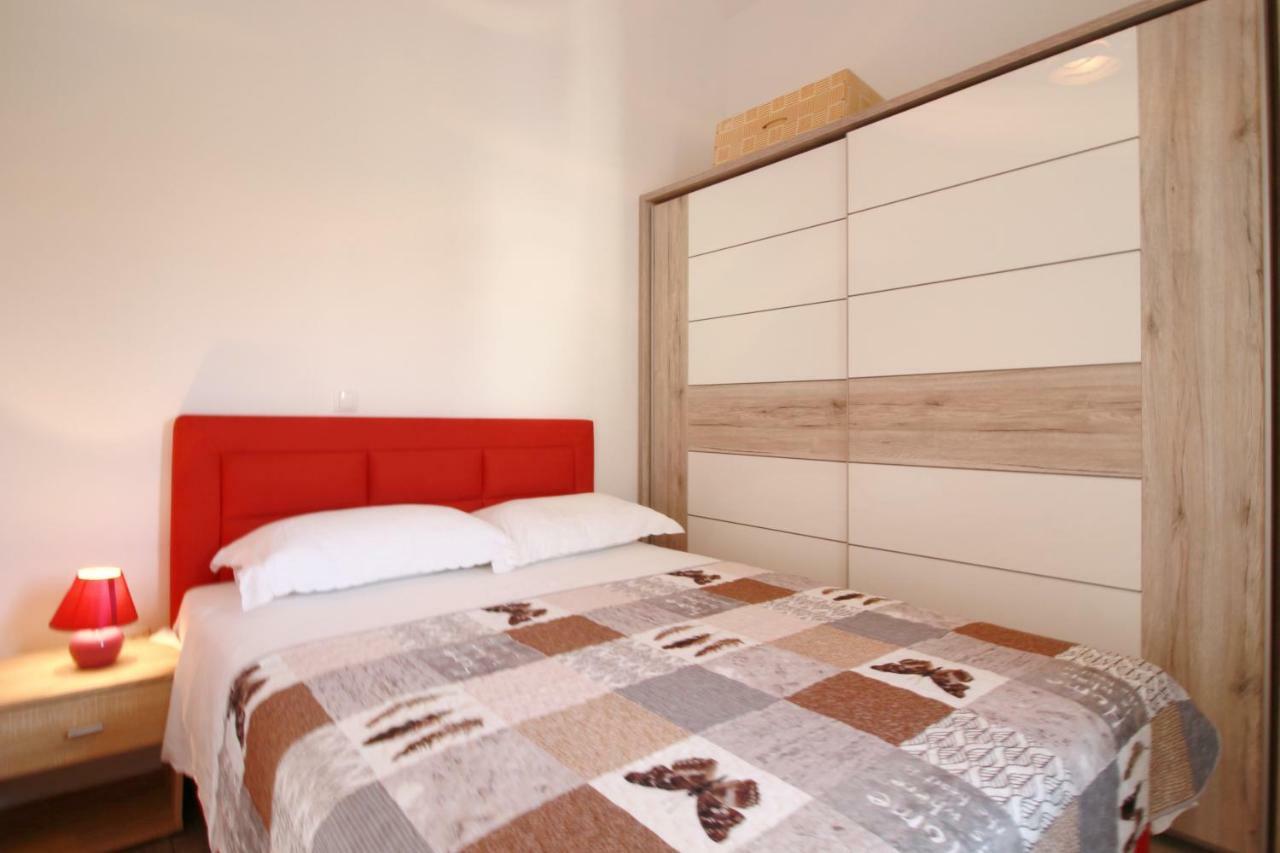 Apartment Sara With Seaview Petrcane Εξωτερικό φωτογραφία
